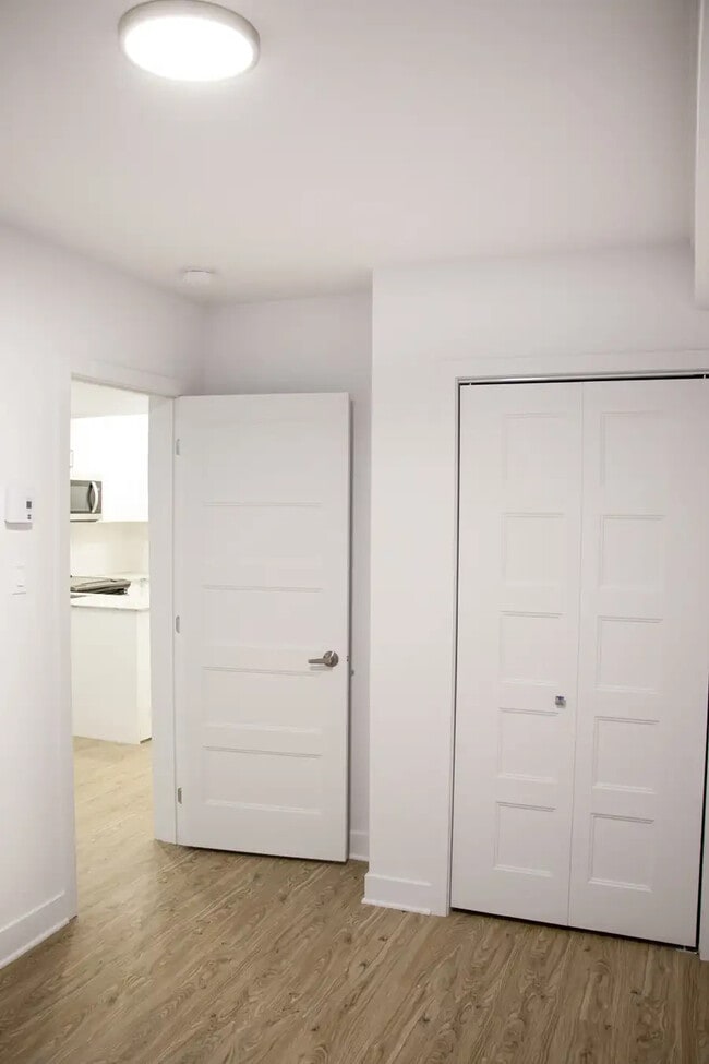 Building Photo - 4820 De La Côte-Sainte-Catherine