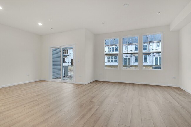 Foto del edificio - 5913 Hawkweed Dr