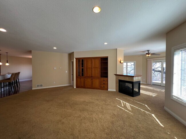 Building Photo - 694 Panorama Cir NW