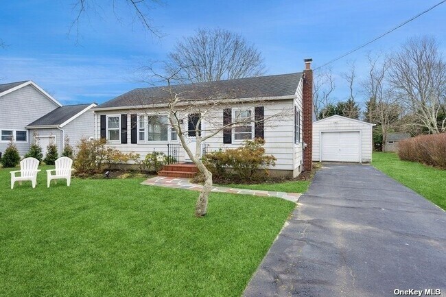 Building Photo - 28 Hallock Rd