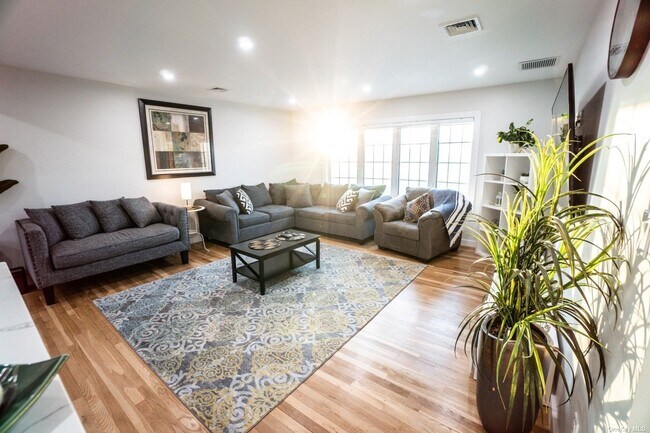 Foto del edificio - 30 Barrymore Blvd