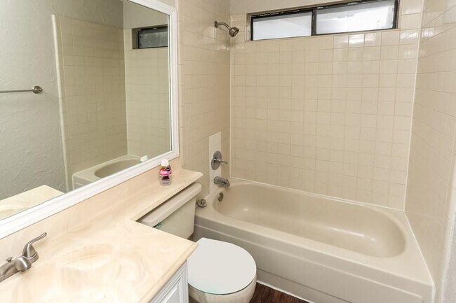 Foto del edificio - 2210 Montclair St