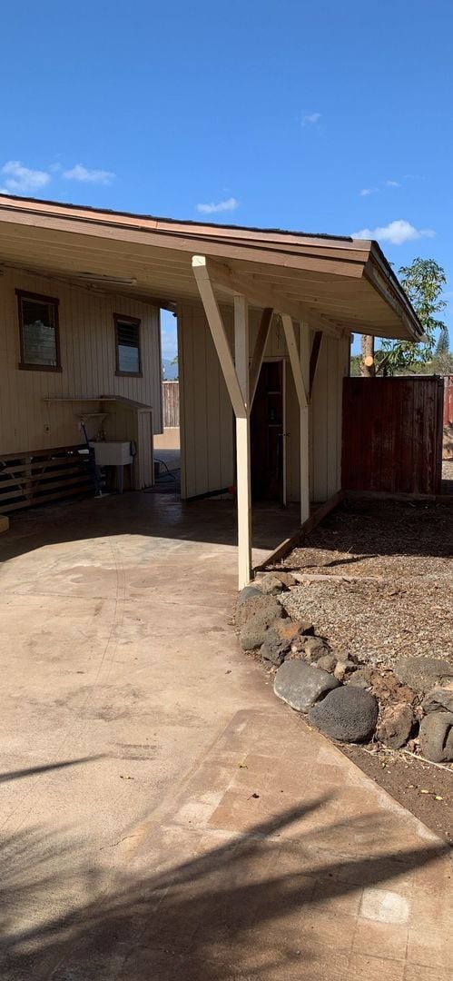 Foto del edificio - Unfurnished 1 bd. 1 bath cottage. Availabl...