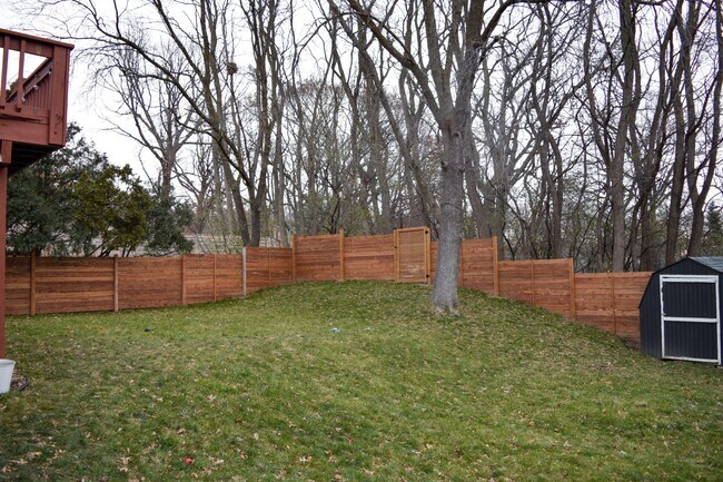 Gran patio trasero - 15 Stinson Blvd