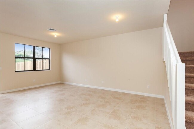 Foto del edificio - 9590 Town Parc Cir S