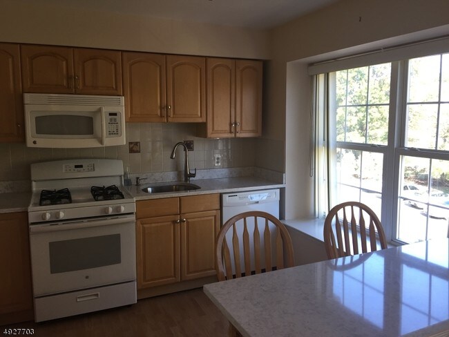 Building Photo - 702 Pinehurst Ct