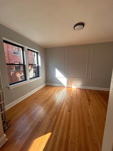 Building Photo - 5240 S Drexel Ave