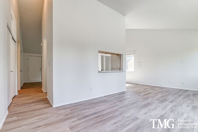 Foto del edificio - Amazing Open concept Condo in a secluded c...