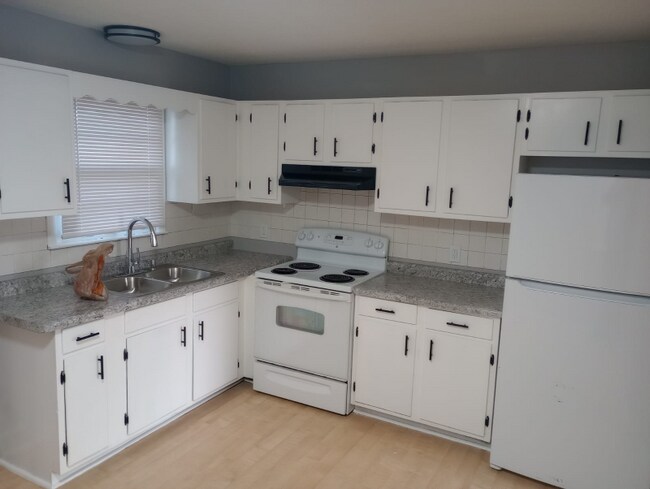 Building Photo - 731 Demaret Dr