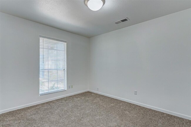 Building Photo - 8001 Woodway Dr