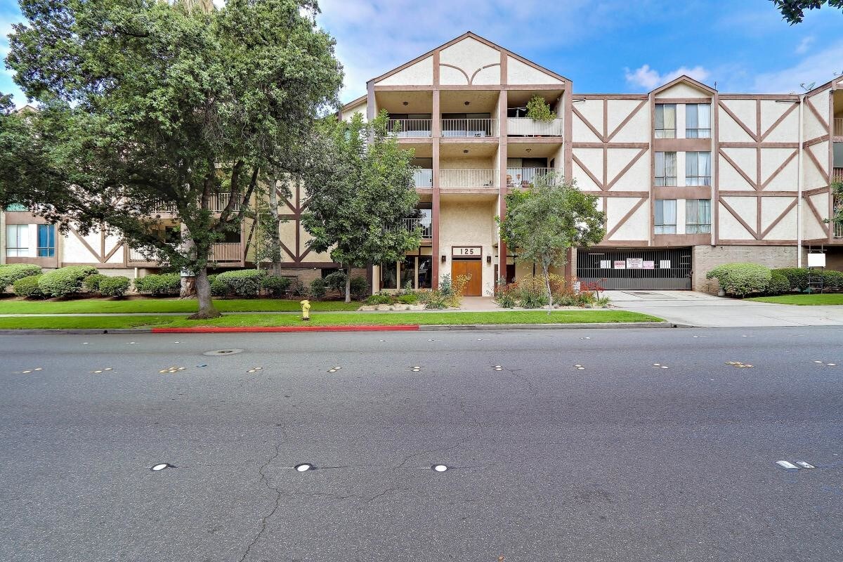 Primary Photo - 125 N Allen Ave
