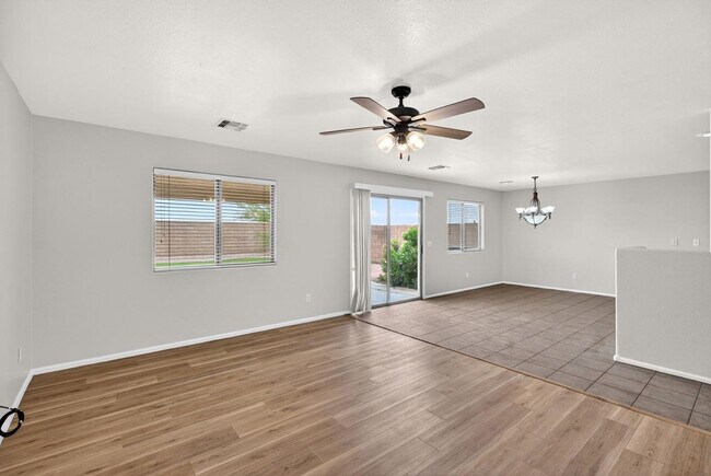 Foto del edificio - 41628 W Hillman Dr