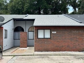 Building Photo - 3904 SW 30th Terrace