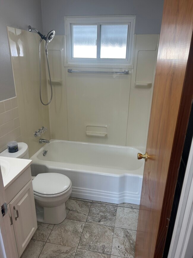 Foto del edificio - 1900 W Clark St