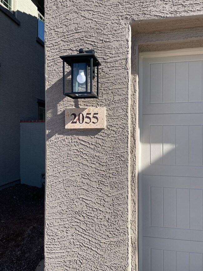 Building Photo - 3 Bedroom/2.5 Bath Verrado Home!