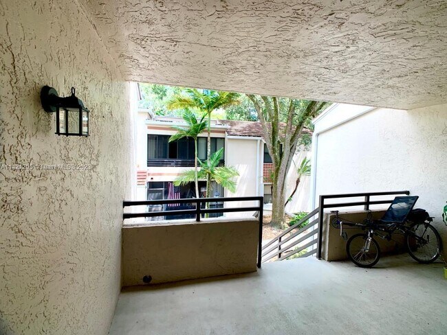 Foto del edificio - 9856 NW 3 St