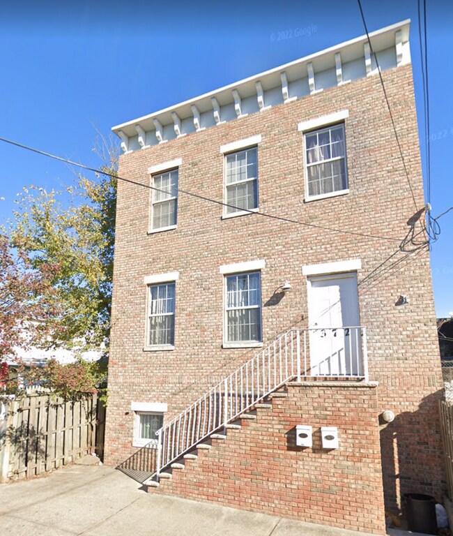 Building Photo - 372 Bramhall Ave