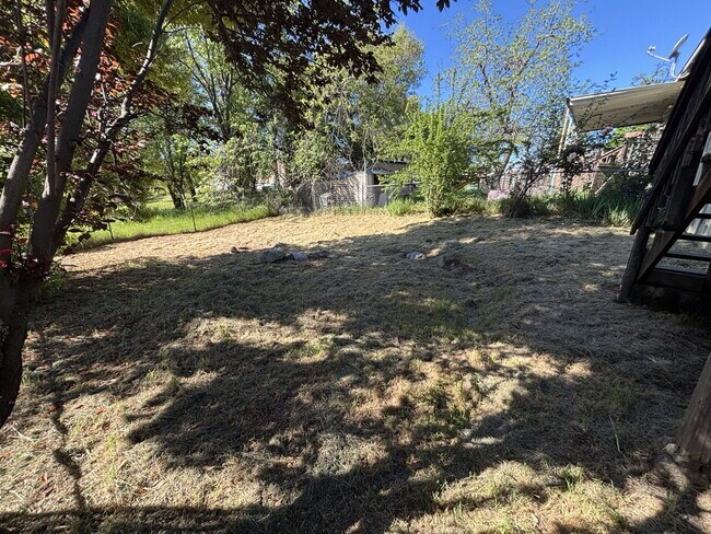 Building Photo - Tidy duplex in Diamond Springs close to shopping and Placerville!