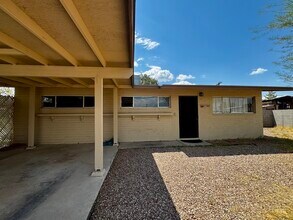 Building Photo - 1744 S Chrysler Ave