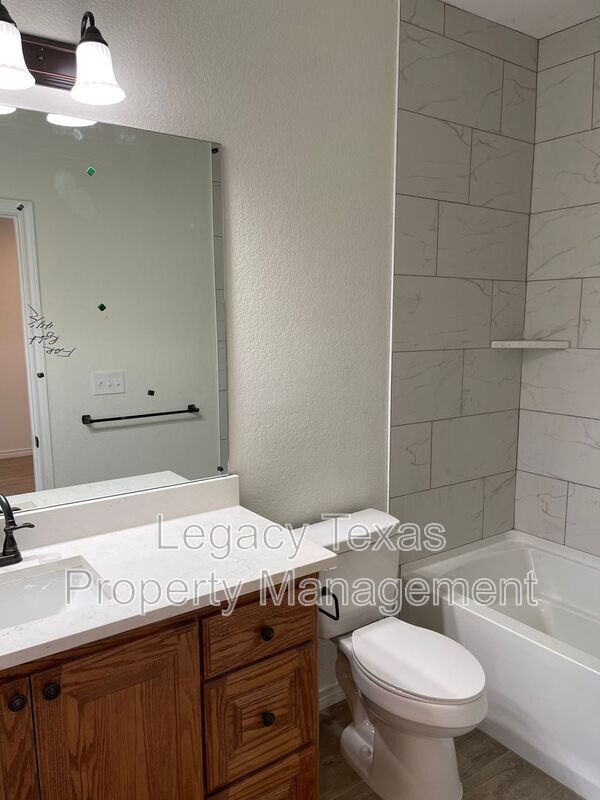 Foto del edificio - 2319 CR 704