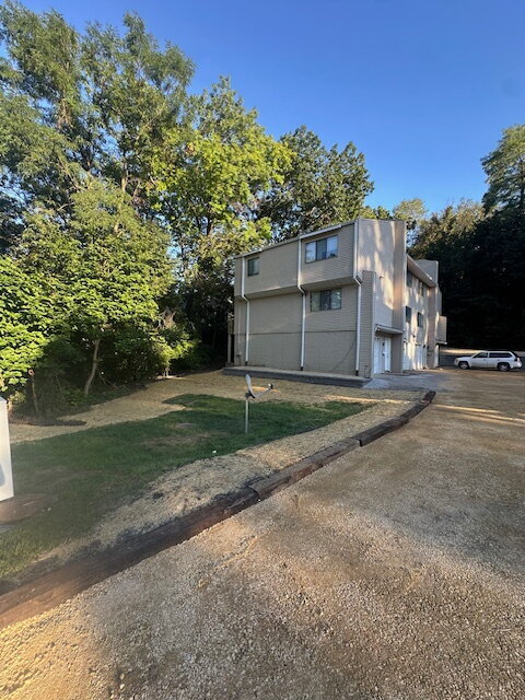 Building Photo - 3213 Schuetzen Ln