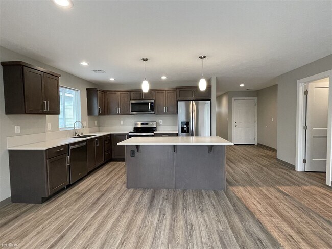 Building Photo - 3 br, 2 bath Duplex - 1323 North Coach Drive