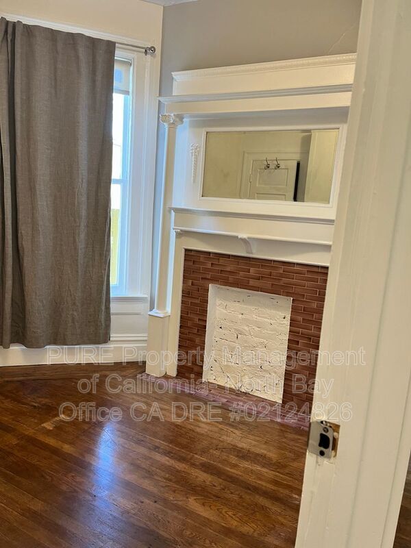 Building Photo - 144 Grattan St