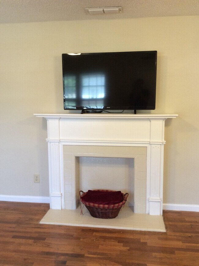 Building Photo - PRE-LEASING For August 1st! Tech Terrace S...