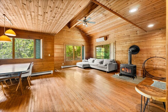 Building Photo - 281 Nettleton Hollow Rd