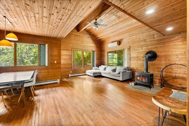 Foto del edificio - 281 Nettleton Hollow Rd