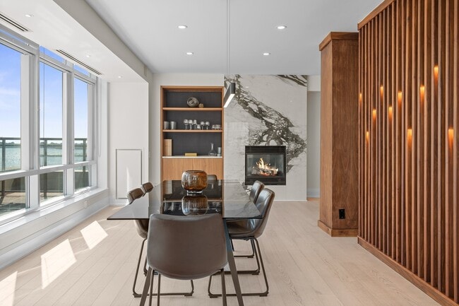 Building Photo - 500 Queens Quay W