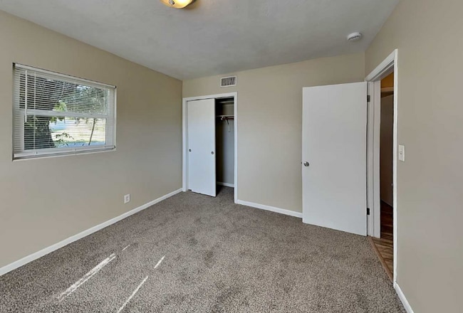 Building Photo - 1355 Stratford Dr