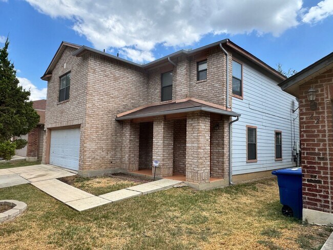 Foto del edificio - Spacious 3-Bedroom Home in Prime Location ...