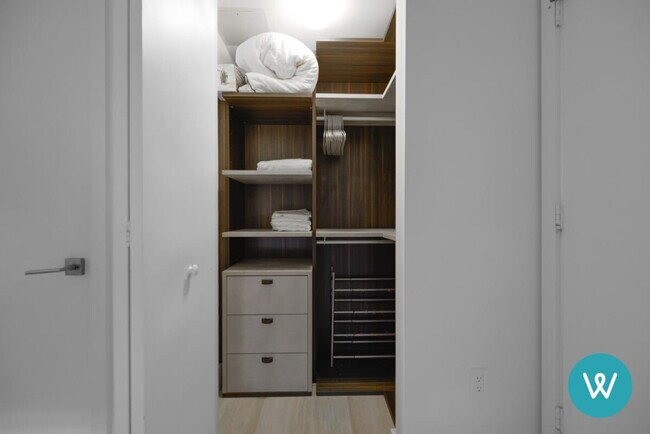 Foto del edificio - 121 NE 34th St