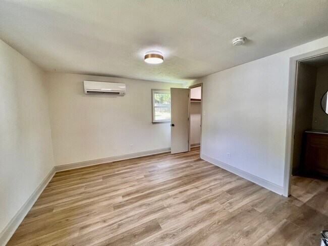 Building Photo - 3229 Avondale Ave
