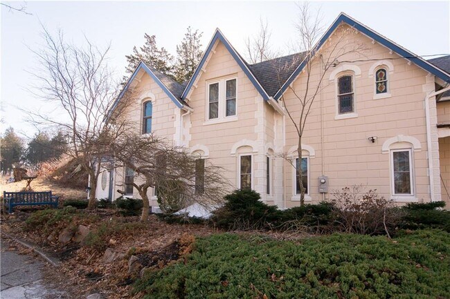 Building Photo - 214 Highland Rd