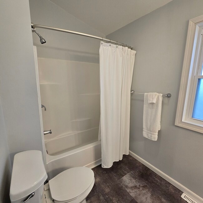 Building Photo - 241 Short St