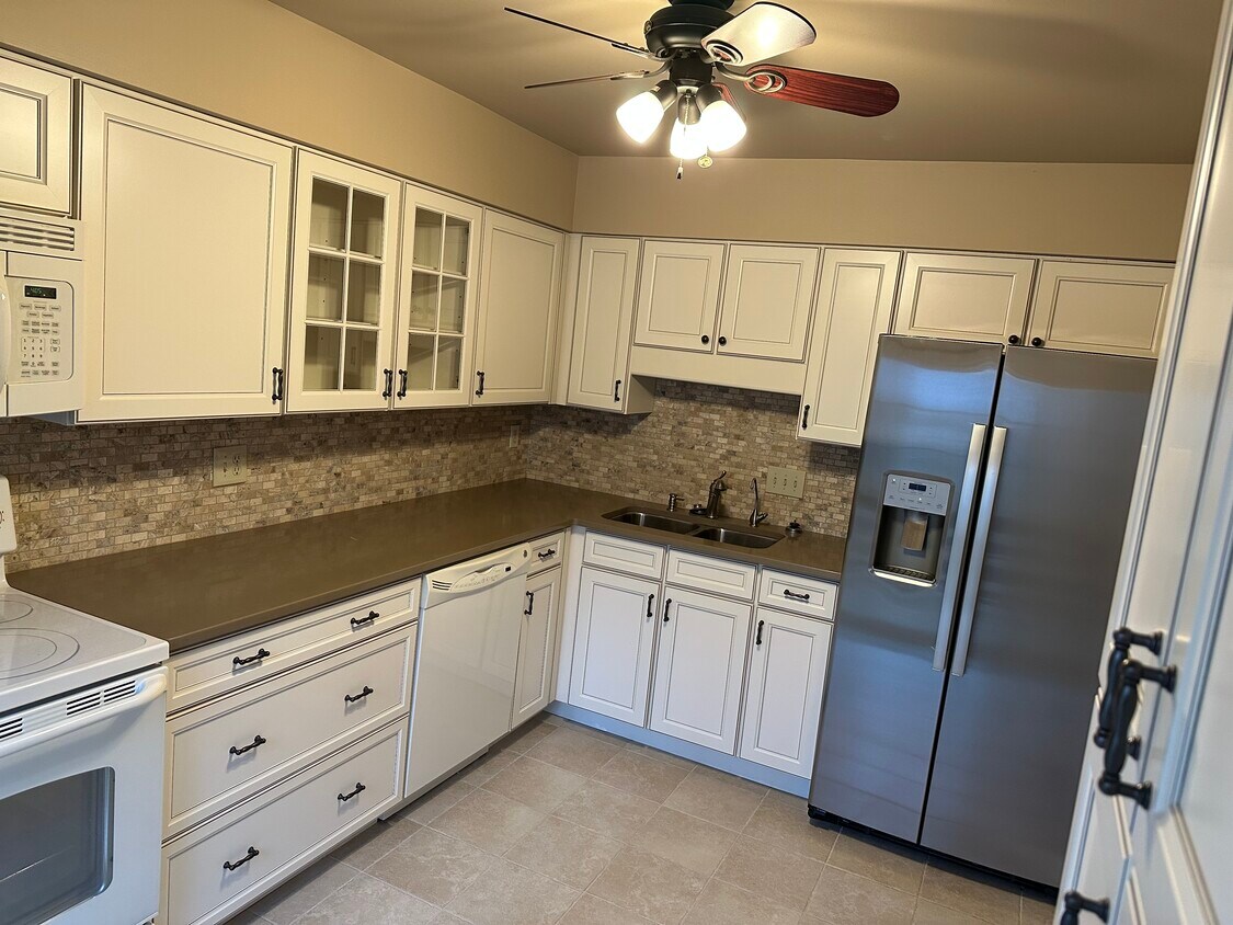 Kitchen - 9120 Dominion Cir (Cincinnati, OH)
