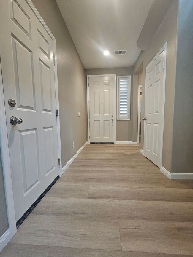 Foto del edificio - Gorgeous Spacious 3-Bedroom Home Now Avail...