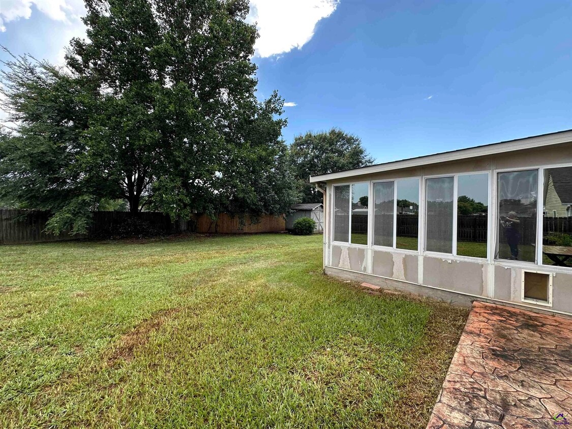 Foto del edificio - 225 Autumn Woods Dr