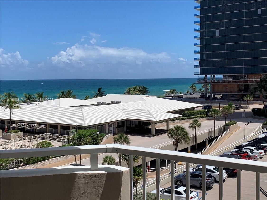 Foto principal - 1950 S Ocean Dr