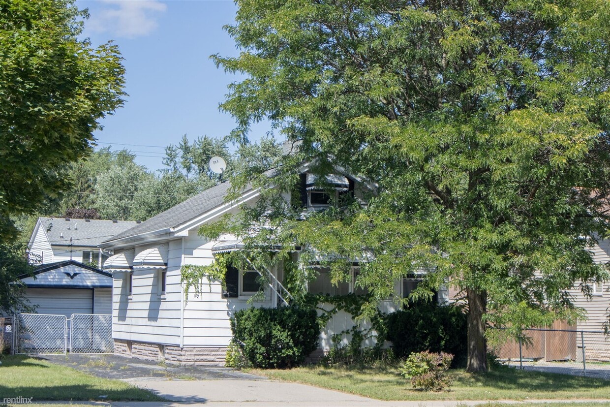 1221 E Thirteen Mile Rd, Royal Oak, MI 48073 House Rental in Royal