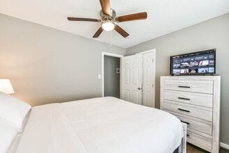 Building Photo - 5650 Ludington Dr