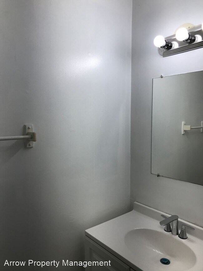 Building Photo - 2 br, 1.5 bath House - 2314 Burns St
