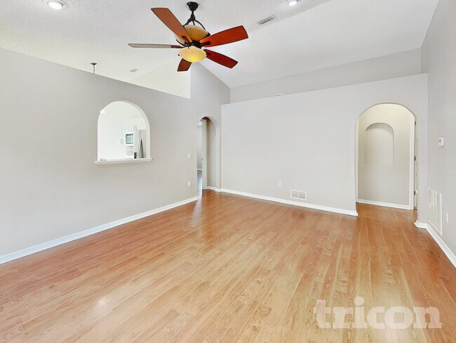 Foto del edificio - 30602 Birdhouse Dr