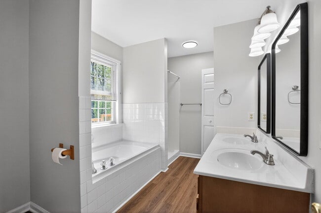Foto del edificio - 15980 Crowfoot Ct