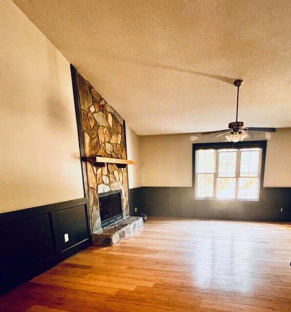 Foto del edificio - 3828 Bayside Psge NW