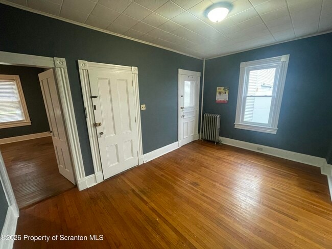 Building Photo - 949 N Irving Ave