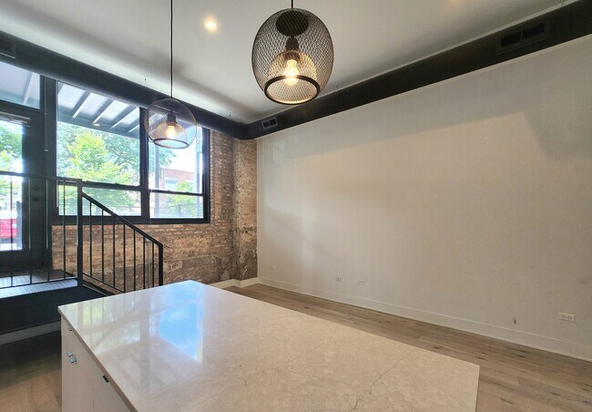 Foto del edificio - 3228 W Palmer St