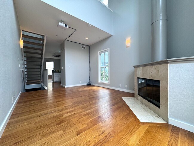 Building Photo - Mission / Potrero: 2 Bed/2 Bath Tri-Level ...